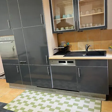5-room Schoeneberg Apartment