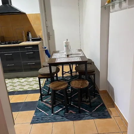 5-room Schoeneberg Apartment Berlin